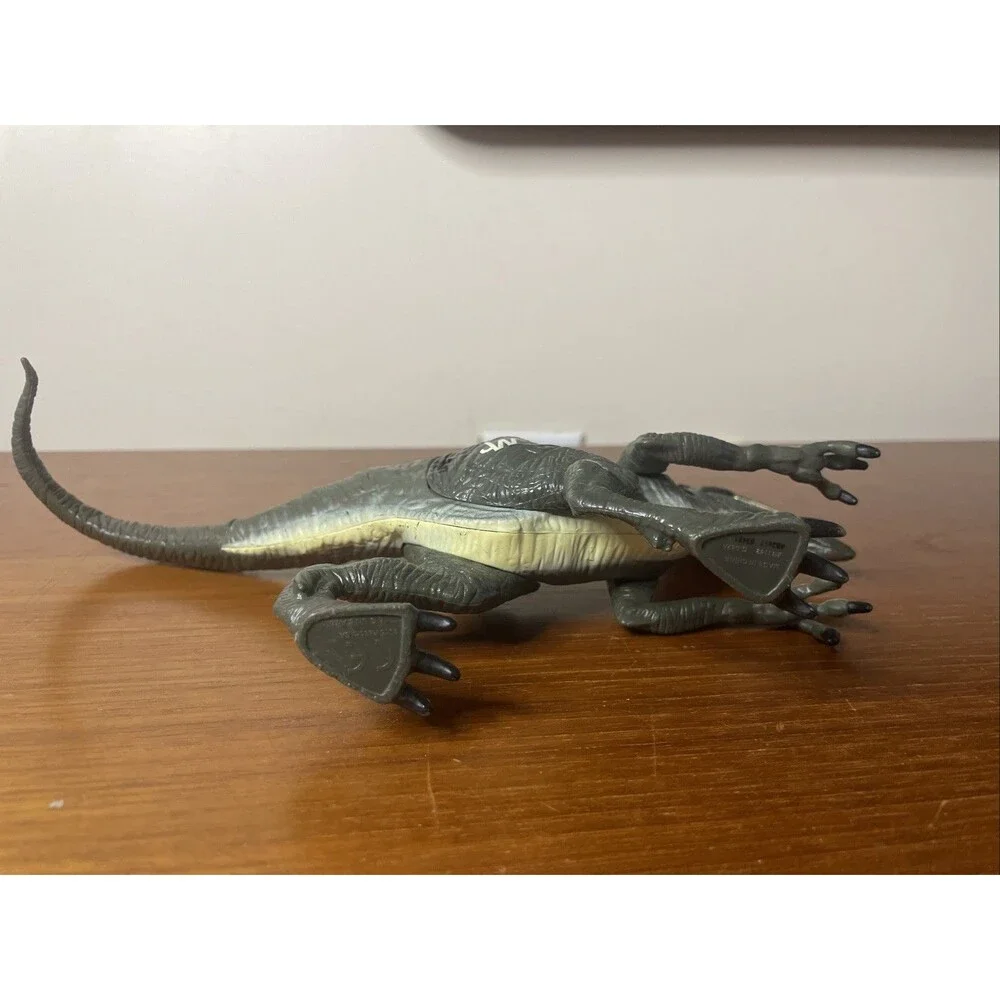 Hasbro Jurassic World 2015 JW Velociraptor Dinosaur Raptor Gray Action Figure 7”